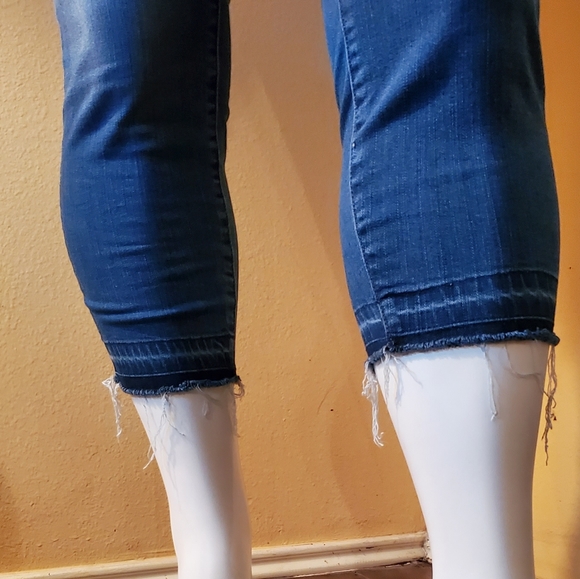 💖Host Pick💖Torrid Crop Jeans - Picture 6 of 9